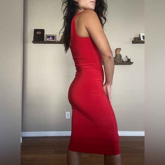 Body-con Midi  Dress - Picture 3 of 6